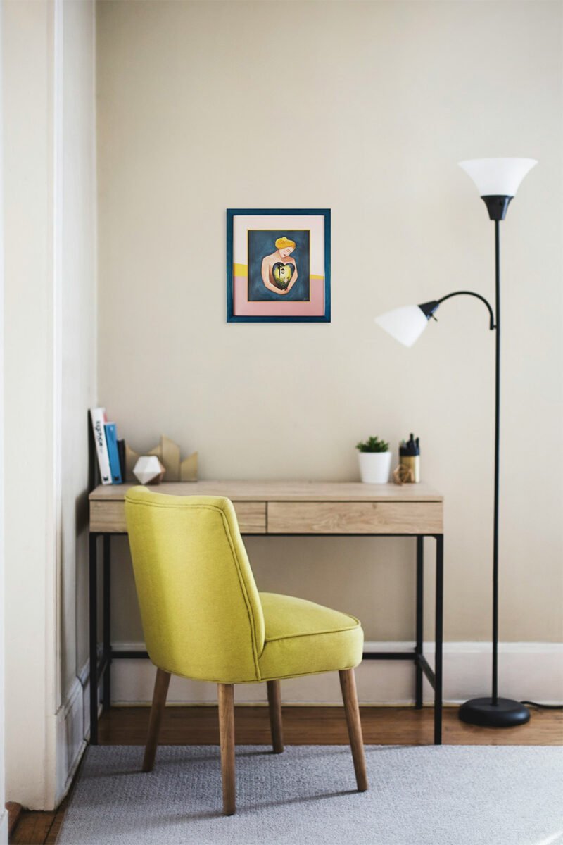 Aquarelle originale Bienveillance envers soi-même encadrée en décoration intérieure sur le mur au dessus d'un bureau et d'une chaise verte