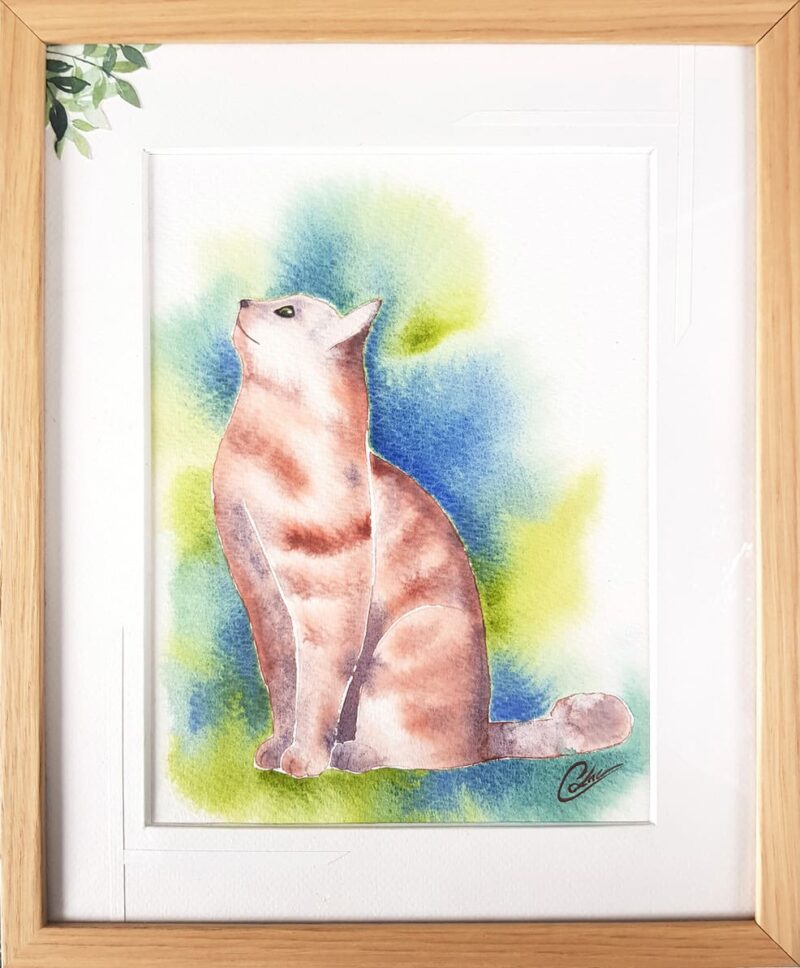 Aquarelle animale représentant un chat assis de profil et son encadrement personnalisé réalisés par Christelle Lachambre artiste-peintre