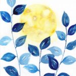 Aquarelle végétale représentant un champs avec des branches bleues et une lune jaune très grande en arrière-plan réalisée par Christelle Lachambre artiste-peintre