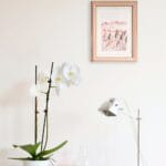 aquarelle moderne Douceur du champs de blé en décoration intérieure sur le mur blanc d'un salon au dessus d'une console